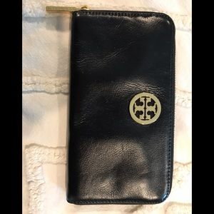 TORY BURCH ZIP AROUND WALLET